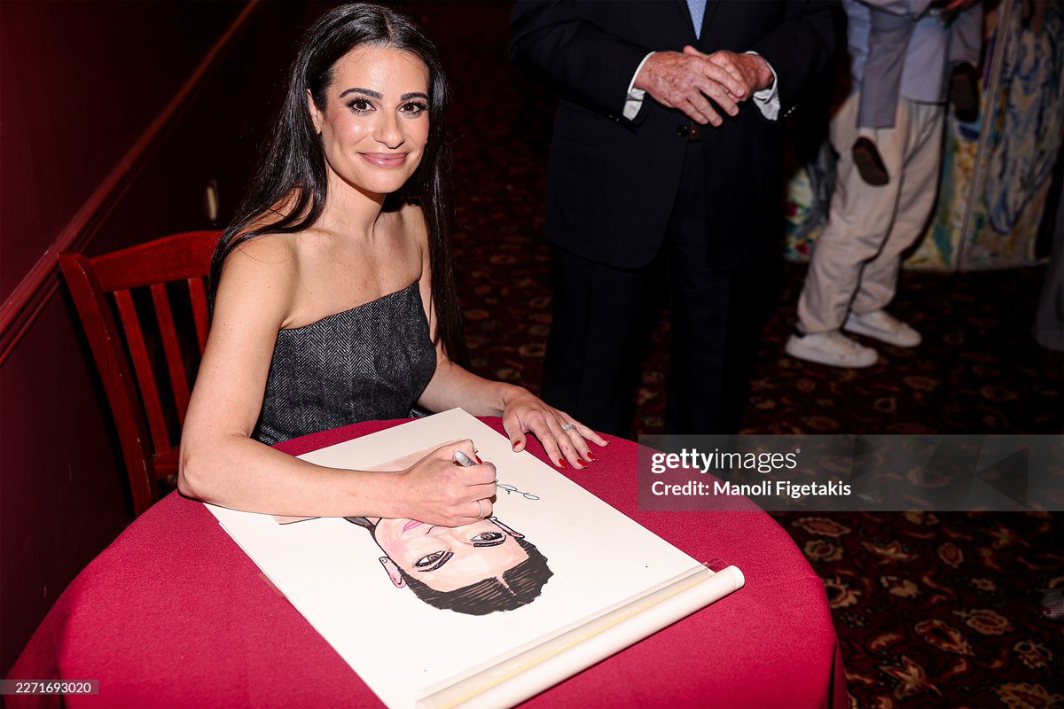 MFigetakis's tweet photo. Lea Michele Sardi's Portrait Unveiling. https://t.co/FIgWoDkL1N