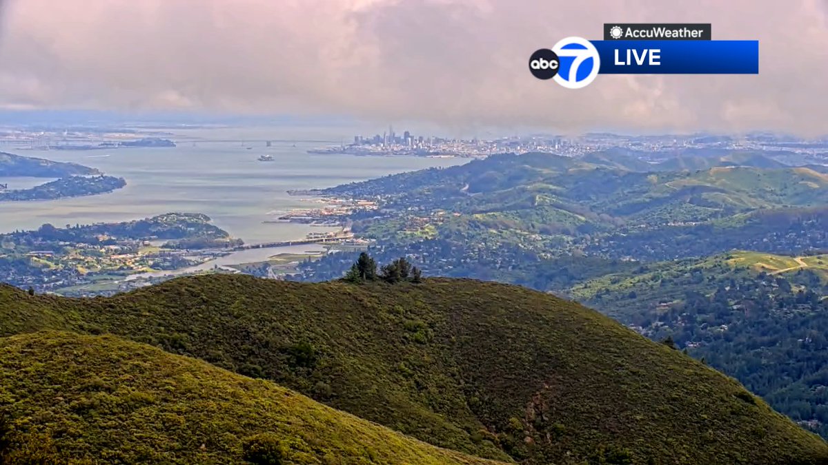 SandhyaABC7's tweet image. Seeing areas of rain right now on @LiveDoppler7 &amp;amp; snow in the mountains!  Thunderstorms firing up around parts of the state!  We still have a chance of thunder w/hail here in Bay Area today!  How does it look near you now?  #ABC7now #SanFrancisco #BayArea #CAwx #StormWatch