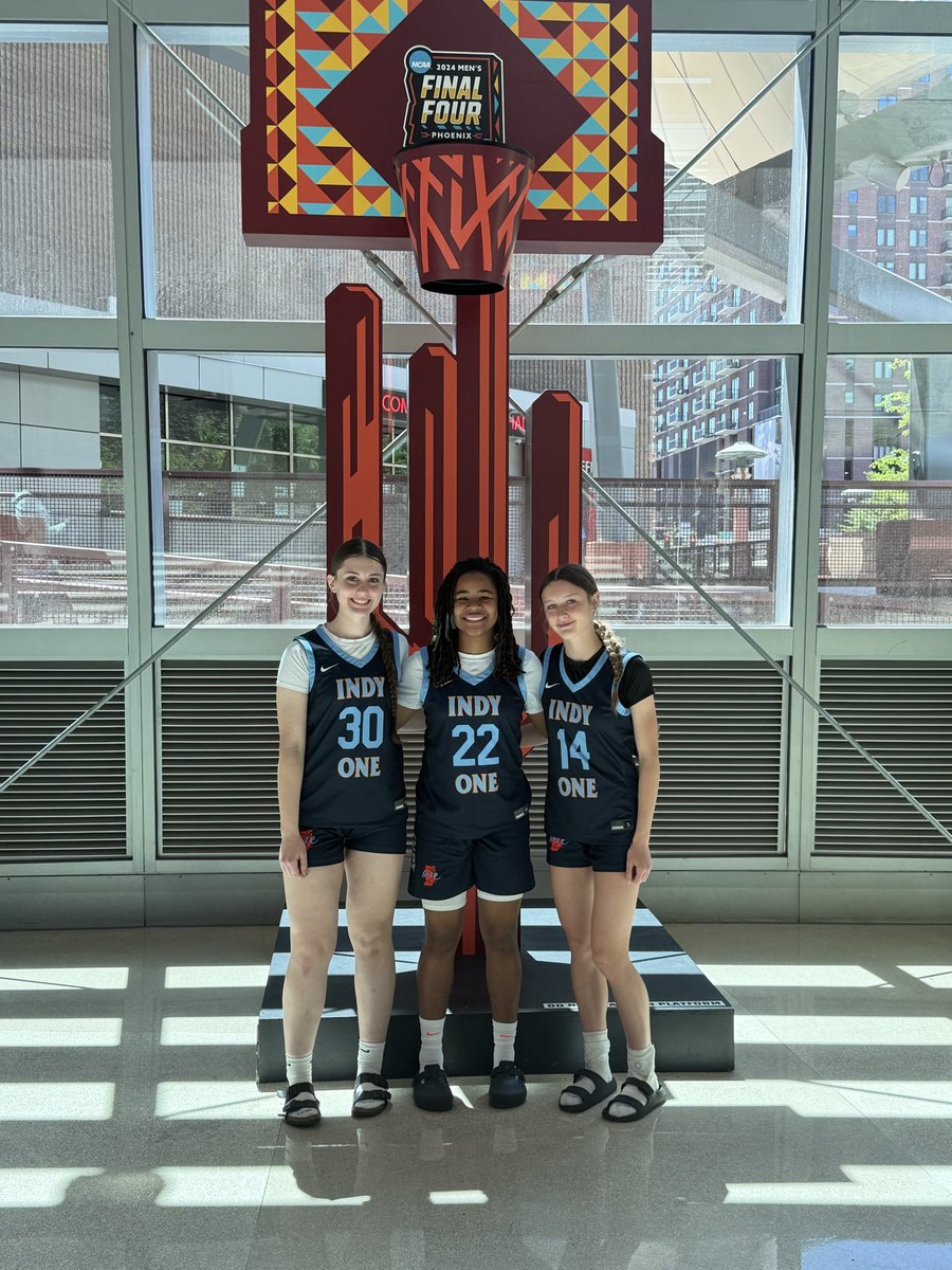 bubalo80's tweet image. First session of the Nike tour - Phoenix, AZ. It was a great weekend spent with friends, family, and teammates. #stackingdays #gettingbetter @IndyOneEYBL