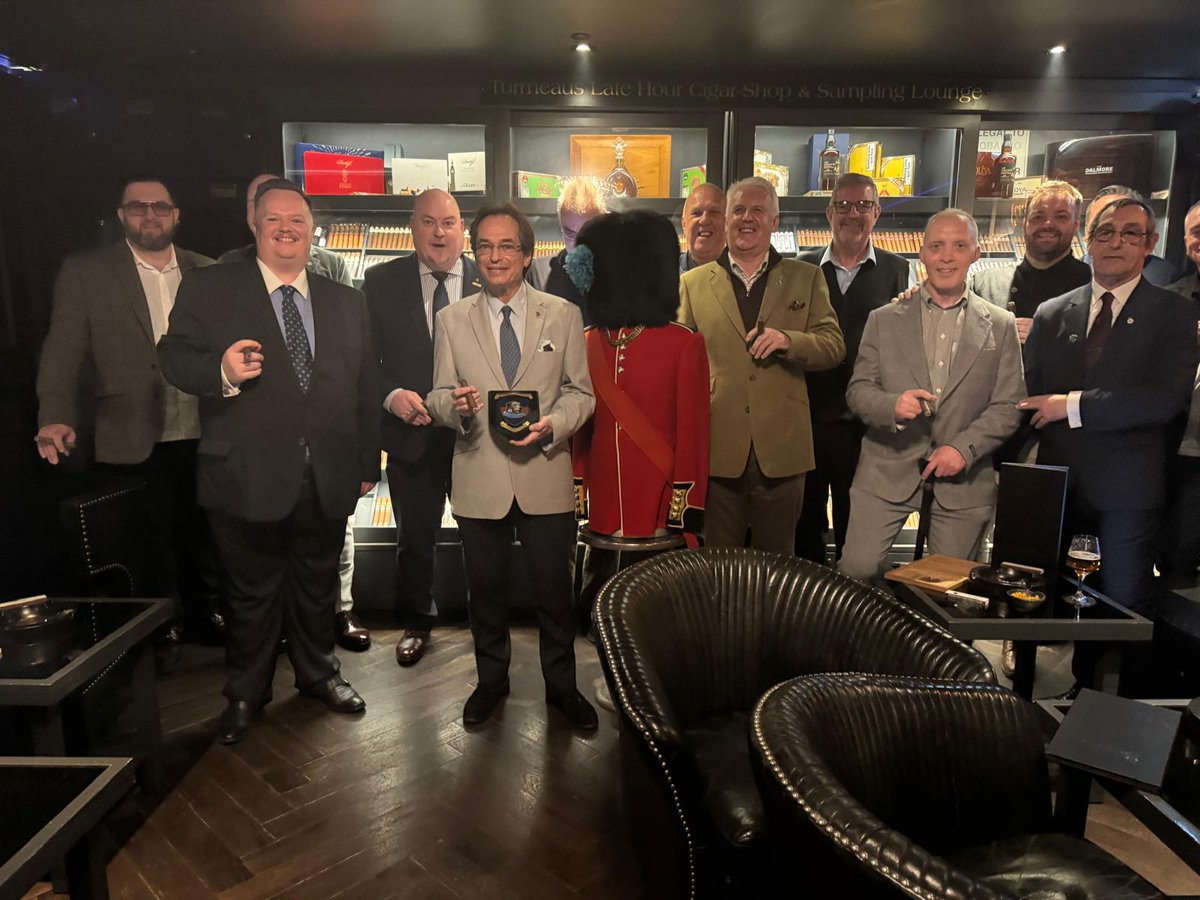 Cgarsltd's tweet photo. Irish Guards event at Late Hour Turmeaus - Liverpool.  Stalla Dhu and Cigar Malt paired with Puffin Shorty and Mitchellero Peru cigar sampling 😎🥃 https://t.co/oTMUEd1fFj