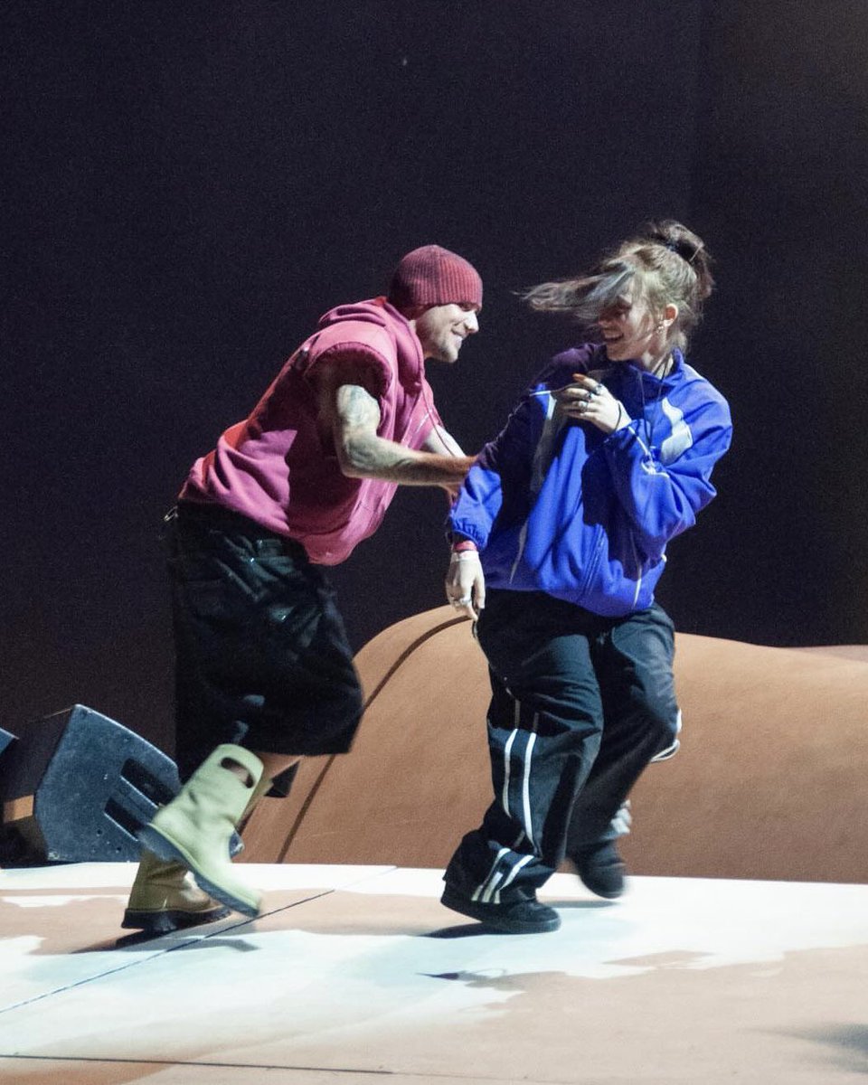 PopCrave's tweet photo. Justin Bieber shares photos with Billie Eilish from his Coachella set. https://t.co/xUnJYwxYSb