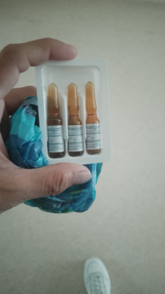 Sra 
<a href="/laviniavNoboa/">Lavinia V. Noboa</a>
Aquí un caso para atender. 

El niño está internado en el <a href="/IESSec/">IESS</a> 
Y no hay nada.  Todo le piden. 
La mamá debe ver cómo consigue a diario esos medicamentos.
Ya no sabe que hace para conseguir más dinero. 
<a href="/zaidarovira/">Zaida Rovira</a> ahí hágase ver. 
<a href="/ValenCenteno/">Valentina Centeno</a>