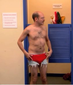 audricmoses's tweet image. They could've at least had the decency to throw some jean shorts on that "nude figurine."
#cdnpoli