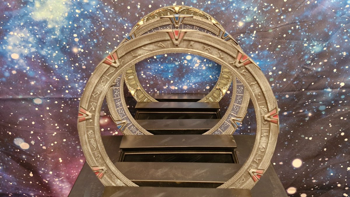 platschu's tweet photo. The three Stargate types with holders by MasterReplicas #stargate https://t.co/Q30ibEhtIy