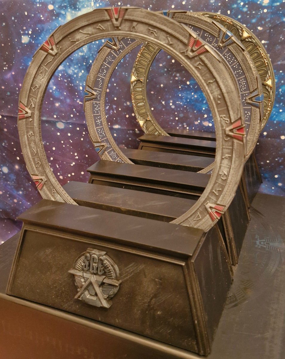 platschu's tweet photo. The three Stargate types with holders by MasterReplicas #stargate https://t.co/Q30ibEhtIy