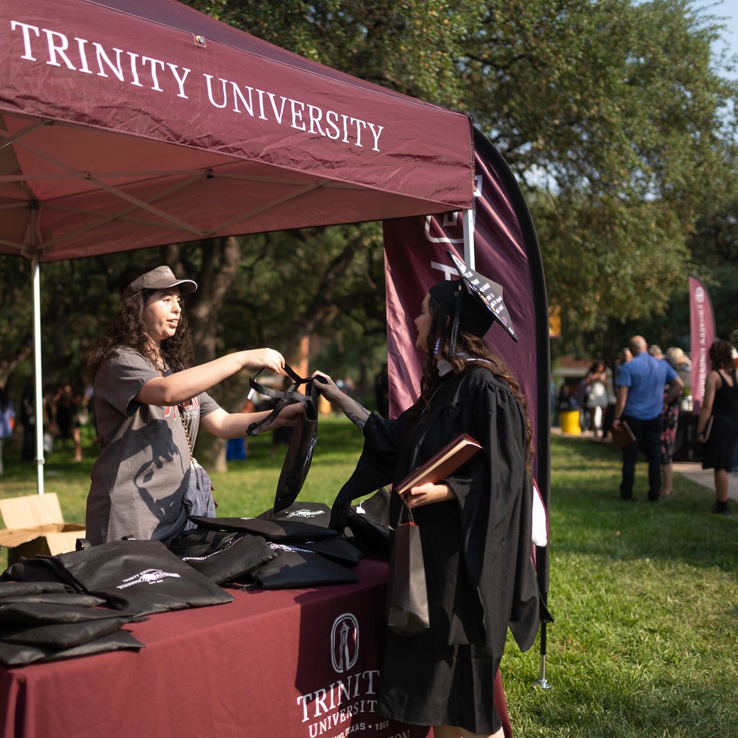 TrinityUAlumni's tweet image. Commencement is just around the corner, and we'd love your help in creating a meaningful and memorable experience for the Class of 2026 as they transition from students to alumni on Saturday, May 16! Sign up to volunteer at web.cvent.com/event/8d7e3385…. #TrinityUAlumni #ClassOf2026