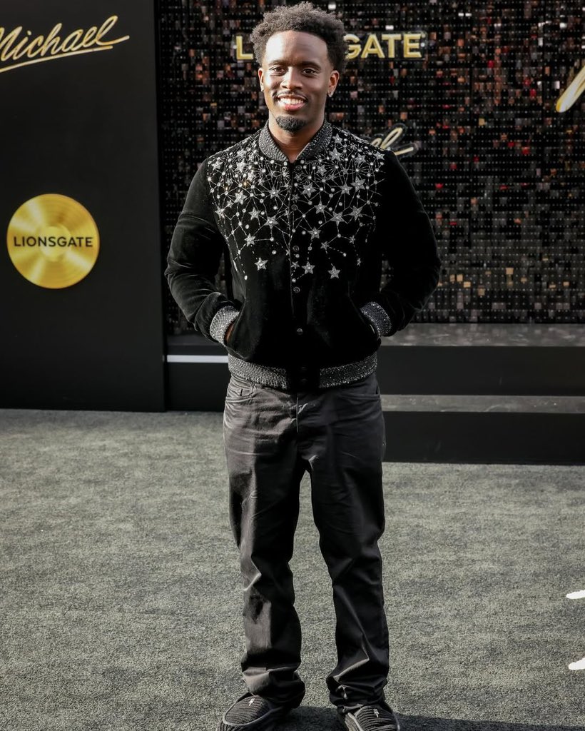 simonsaysdrip's tweet image. Kai Cenat stepped out at the Michael premiere in a standout Saint Laurent jacket.
#KaiCenat #SaintLaurent #SSD