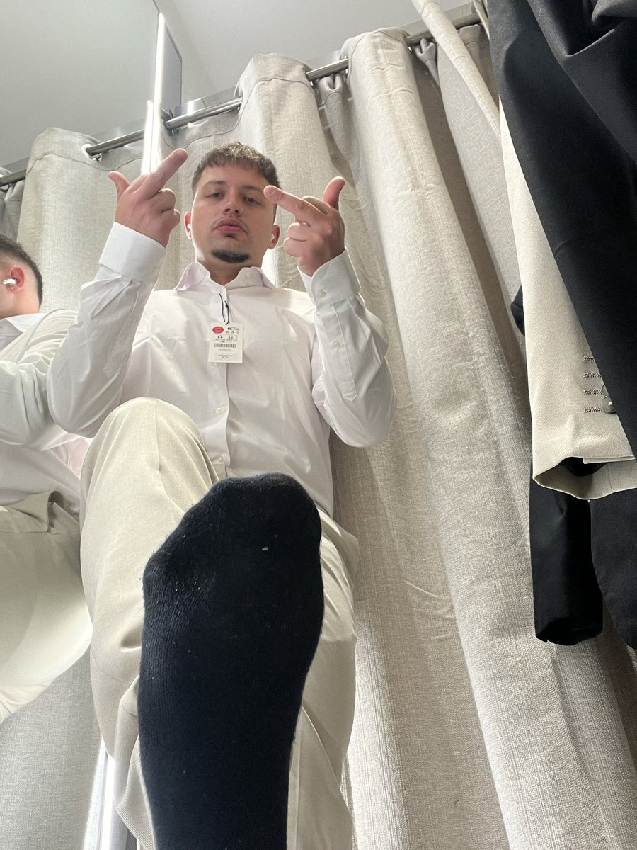 AlAlphaBoss1's tweet photo. toca ponerse guapo pero este traje no se paga solo 

#sumisofinanciero #pelele #pagafantas #cashslave #feetfetish https://t.co/fjP2xUmaxr