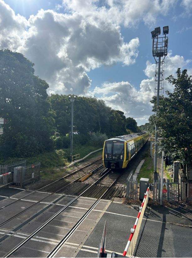 Merseyrail tweet media