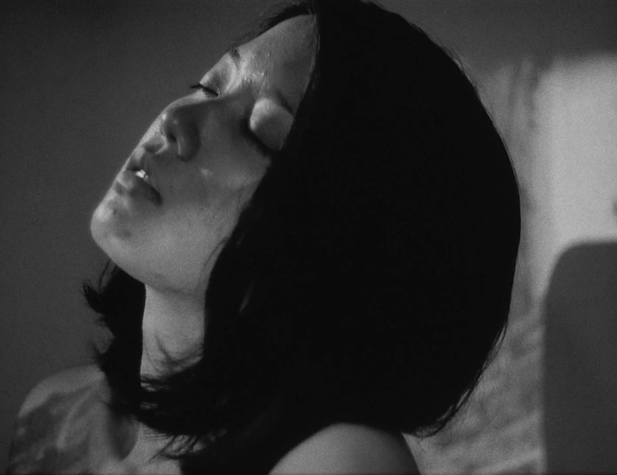 chillvia tweet media