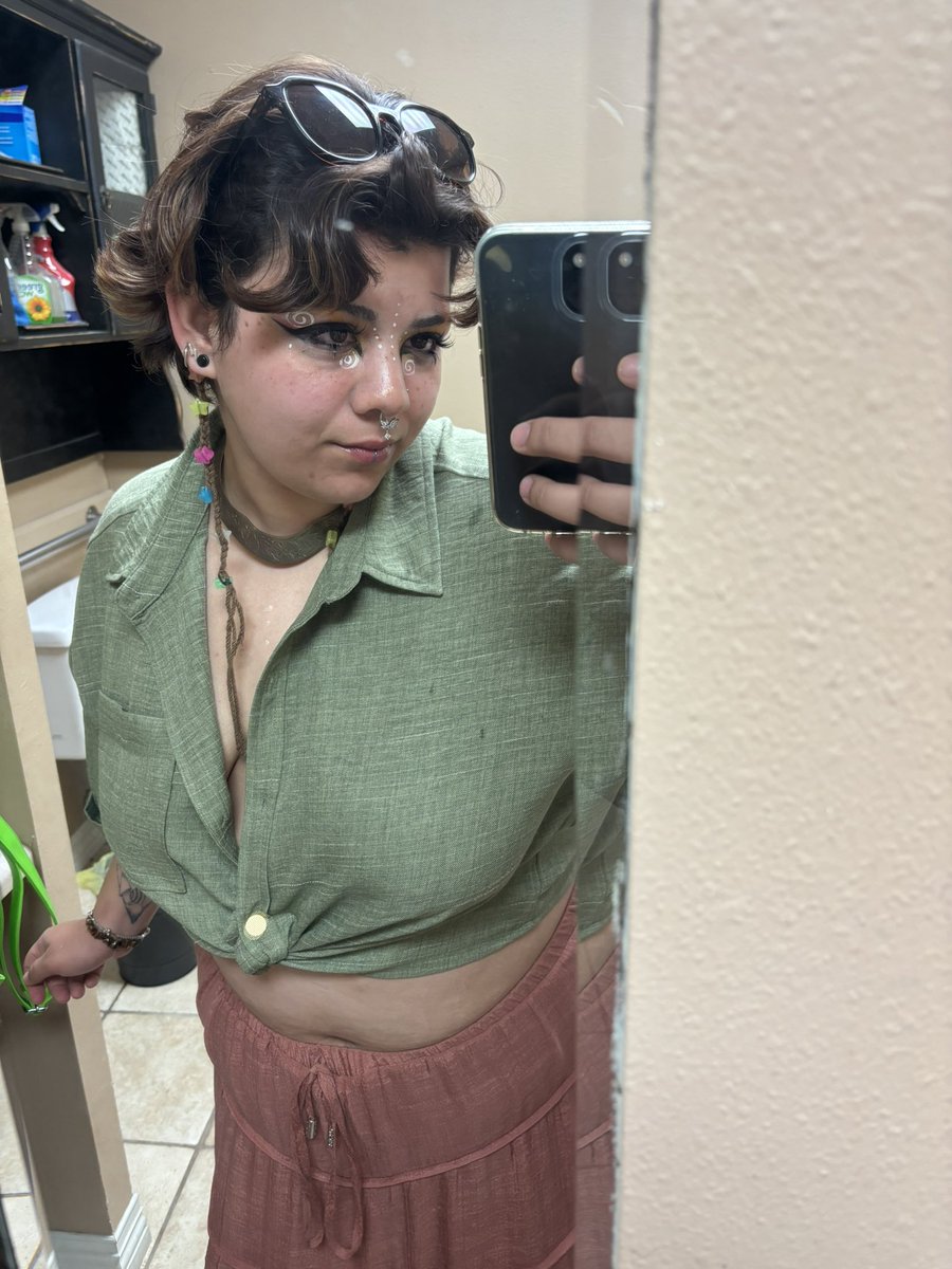 ziggyst4rman's tweet image. I liked this outfit a little #ootd #hippie #goth #viral