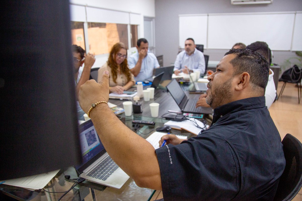 essmar_esp's tweet photo. 🤝🏻 En el Comité de Disponibilidades, junto a la Gerencia de Infraestructura y la Secretaría de Planeación, analizamos las solicitudes de constructores y urbanizadores en torno a la planeación estratégica de los sistemas de acueducto y alcantarillado de la ciudad. https://t.co/nz6bM4v5yh