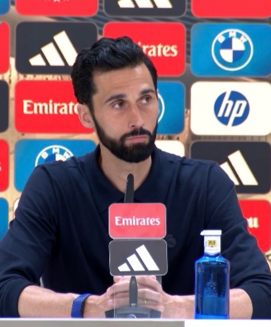 TouchlineX's tweet image. 🚨🗣️ Arbeloa on whether winning La Liga is still possible: "Of course... We will keep fighting until the end."

"We have 6 games left… Our goal is to win these games. Every game counts."

"As long as we have mathematical options to win La Liga, it's certain that there's hope. On