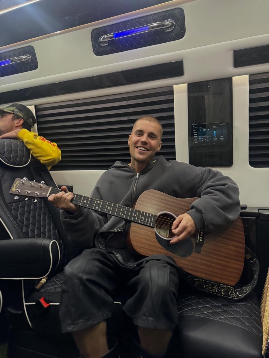 Justin Bieber tweet media