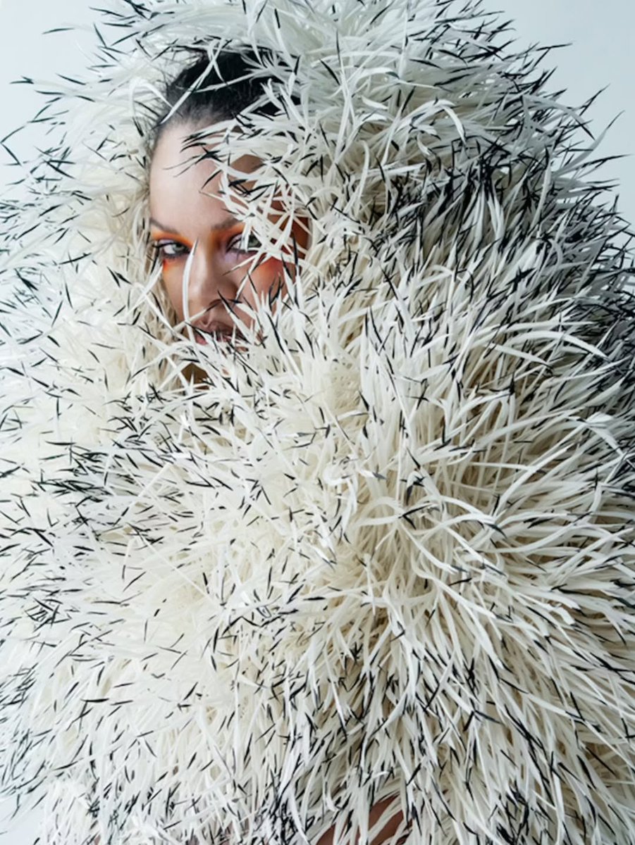 simonsaysdrip's tweet image. Rihanna appears on a cover shoot with her child, RZA Athelston Mayers.
The shoot also features a standout Chanel Haute Couture jacket.
#Rihanna #Chanel #SSD