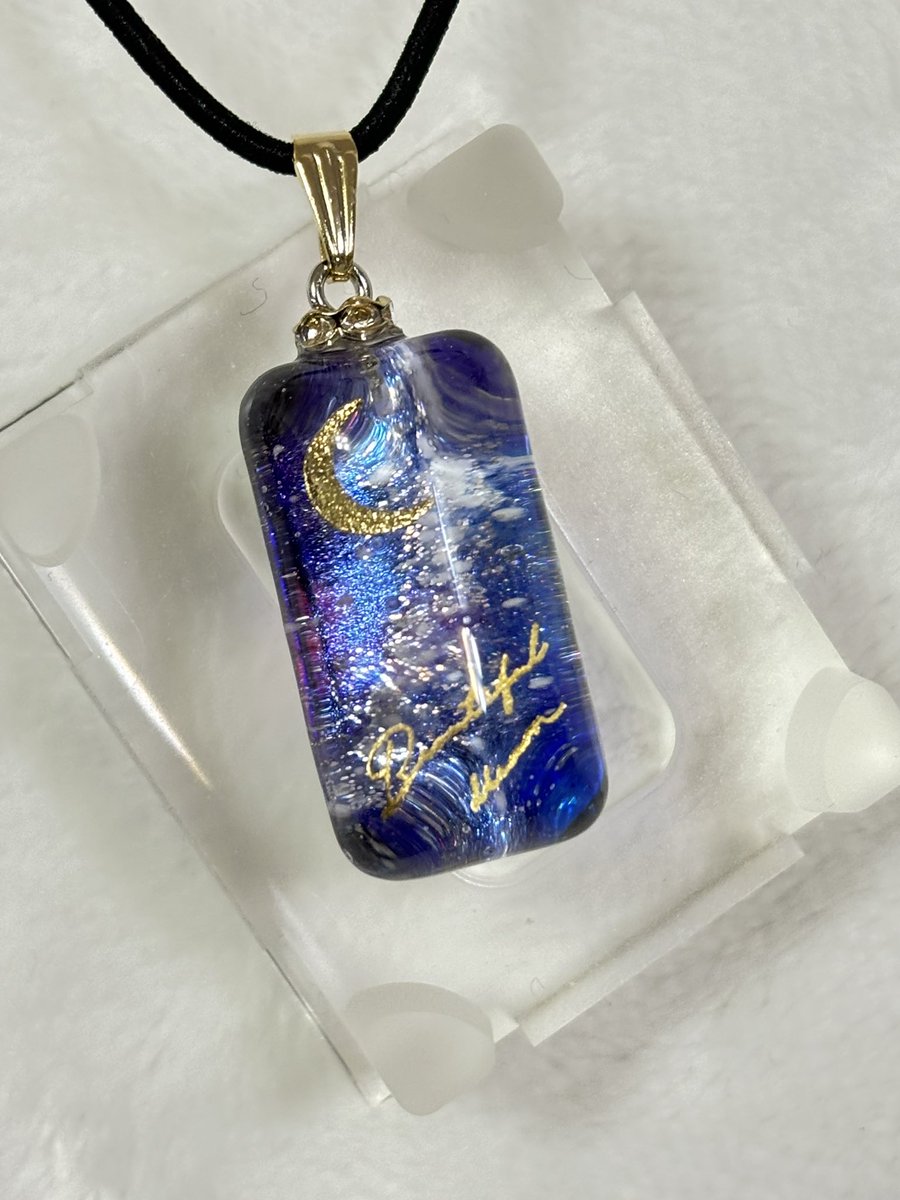 potekichi130's tweet photo. ハンドメイドらぼさんのモールドでペンダントを作りました。
^ ^
#レジンアクセサリー
#ハンドメイド
#ハンドメイドらぼ https://t.co/A4Fua9KAvm