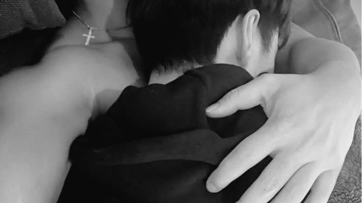 im_fifix's tweet photo. —P*RNSTAR!—
OS #chanmin 🔞 

El grupo Str4y K!ds estaba en la cima del estrellato, pero había algo que molestaba a cierto maknae: el hecho de no tener total privacidad en su relación. Por eso, un día terminó convirtiéndose en más que una “estrella” por un video junto a su novio. https://t.co/P0lTDynMGh