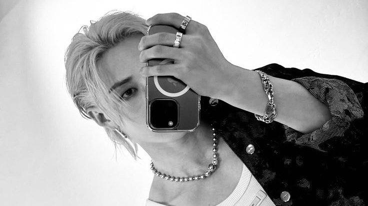 im_fifix's tweet photo. —P*RNSTAR!—
OS #chanmin 🔞 

El grupo Str4y K!ds estaba en la cima del estrellato, pero había algo que molestaba a cierto maknae: el hecho de no tener total privacidad en su relación. Por eso, un día terminó convirtiéndose en más que una “estrella” por un video junto a su novio. https://t.co/P0lTDynMGh
