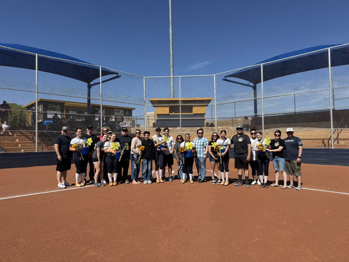 boulder_hs's tweet image. It’s Senior Night at Softball 🥎!  #bchs41 #bchssoftball #classof2026
