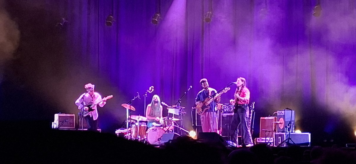 paulvangorp's tweet photo. Big Thief in AFAS Live: charmant rommelig maar lekker verfrissend. https://t.co/NFpqryUah8