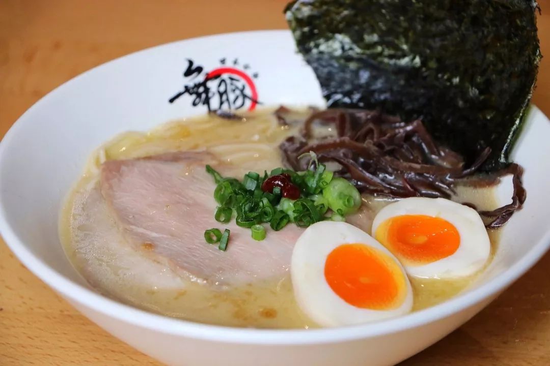 Dee Davison tweet media