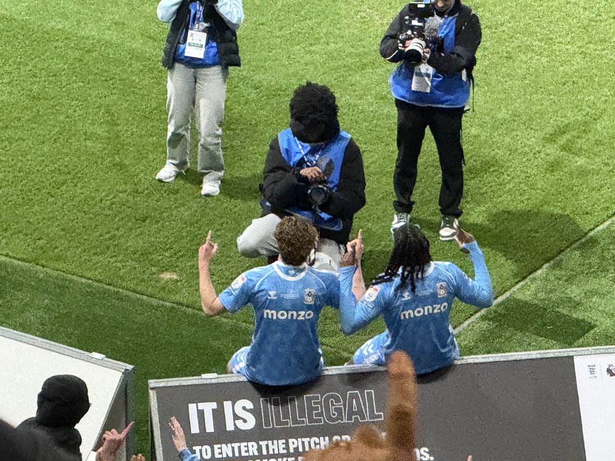 S Reed (Author)🦇👽🧣🕰 tweet media