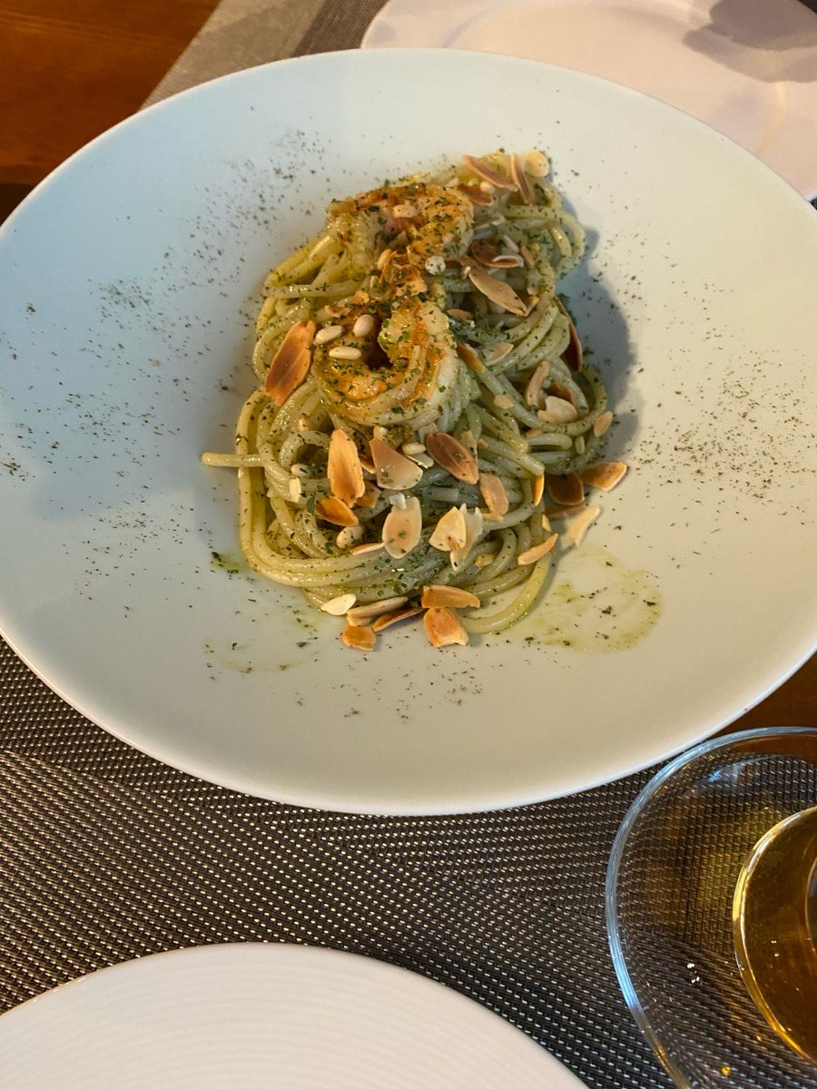 syahrani_etha's tweet image. "Weekend vibes: pizza + board games = perfect family time!  #FamilyFirst #CozyMoments"