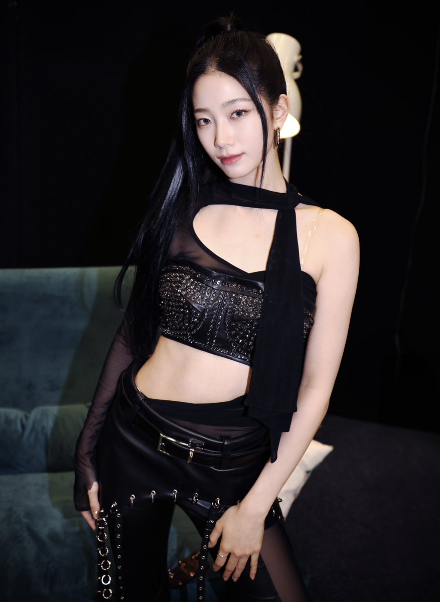 Daily_Zuha's tweet photo. #KAZUHA #LE_SSERAFIM #카즈하 #르세라핌 https://t.co/9eXXZ5yyAP