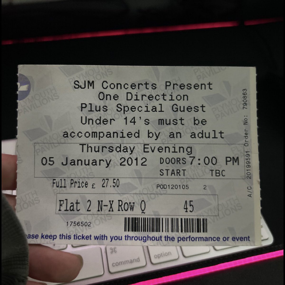 ambs098's tweet photo. £27.50 for a 1D concert ticket, something you’ll never see again 😅 https://t.co/ko6DFSpFit
