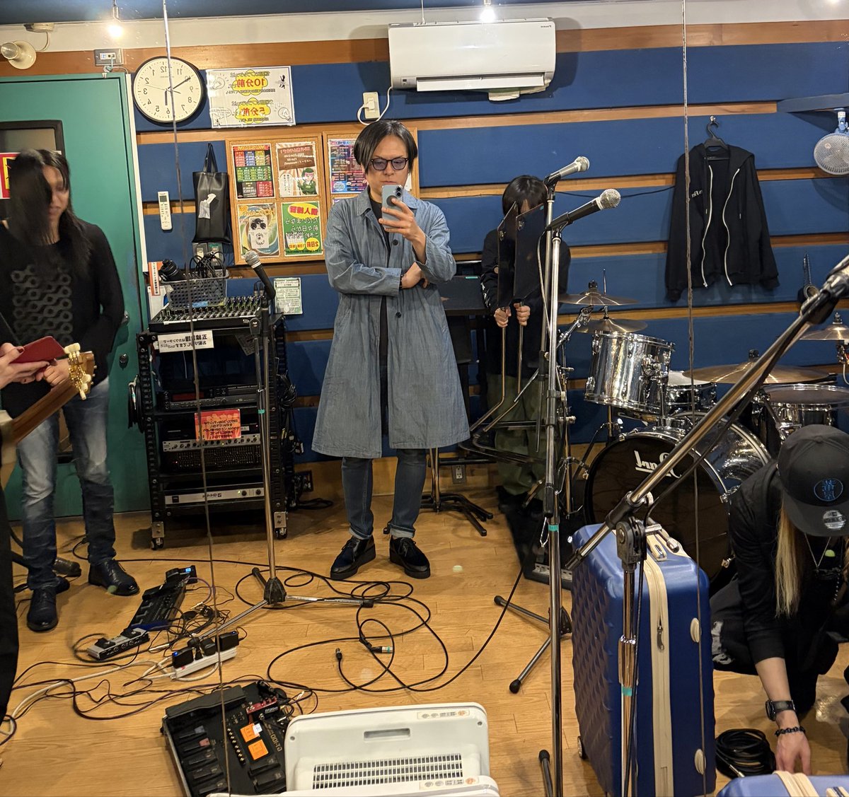 shakariene's tweet photo. お稽古でした♪
イオリンの頭がバクチクする位に祝いましょ☆
あっという間にあさって金曜日にはLIVE
時の流れに飲み込まれて…

▼4/24(金) 川崎セルビアンナイト
SHAKA-TICK
https://t.co/oOe4AWXGu8 https://t.co/TWWi17qcDw