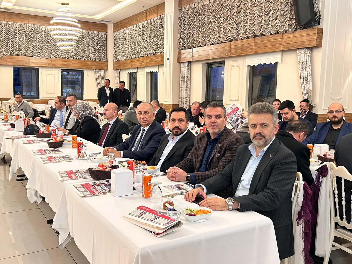 AliogluErcan's tweet photo. İstamonu Gazetesi’nin 15. kuruluş yıl dönümünü; Kastamonulu hemşehrilerimizin, kıymetli iş insanlarının, sivil toplum temsilcilerimizin ve değerli siyasetçilerimizin yoğun katılımıyla büyük bir gurur ve coşku içinde kutladık.

Sadece haber vermekle kalmayıp; sorumluluk, hemşehricilik bilinci ve gayretiyle doğru ve kaliteli yayıncılık anlayışını sürdüren İstamonu Gazetesi ekibini ve Genel Yayın Yönetmeni, kıymetli dostum ve değerli hemşehrim Sayın Hüseyin Karadeniz’i tebrik ediyorum. Nice başarılı yıllara…

Her zaman yanımızda olan, tüm organizasyonlarımızda desteklerini esirgemeyen ve Kastamonulu hemşehrilerimizin sesi olan Sayın Hüseyin Karadeniz’in yalnızca bu özel gecede değil, her zaman yanında olmak ve destek vermek temennisiyle.
