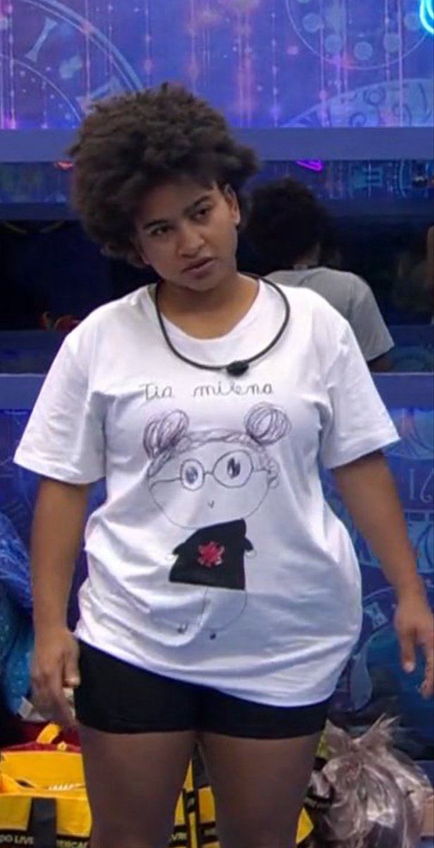 aquelasmidias's tweet photo. a blusa que fofiiiinha https://t.co/QhcpfxX3nI