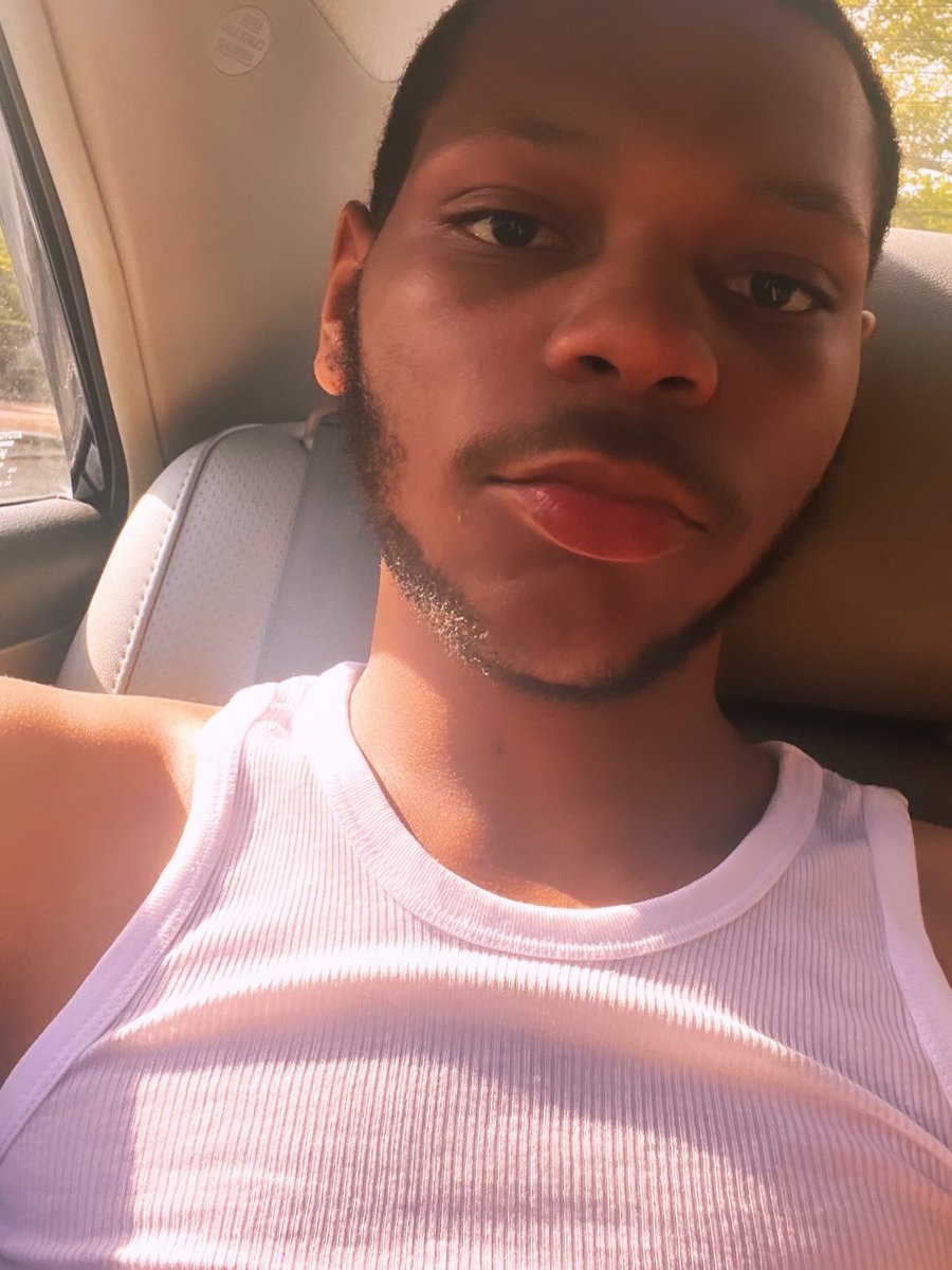 yesiamAJ7's tweet photo. me=overly handsome 😍 https://t.co/31q1iWc2KR
