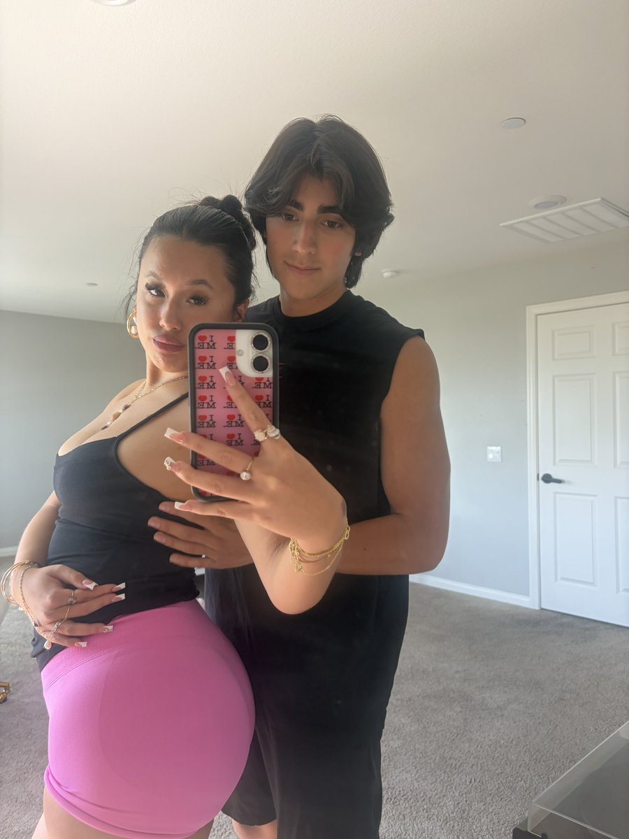 skylar tweet media