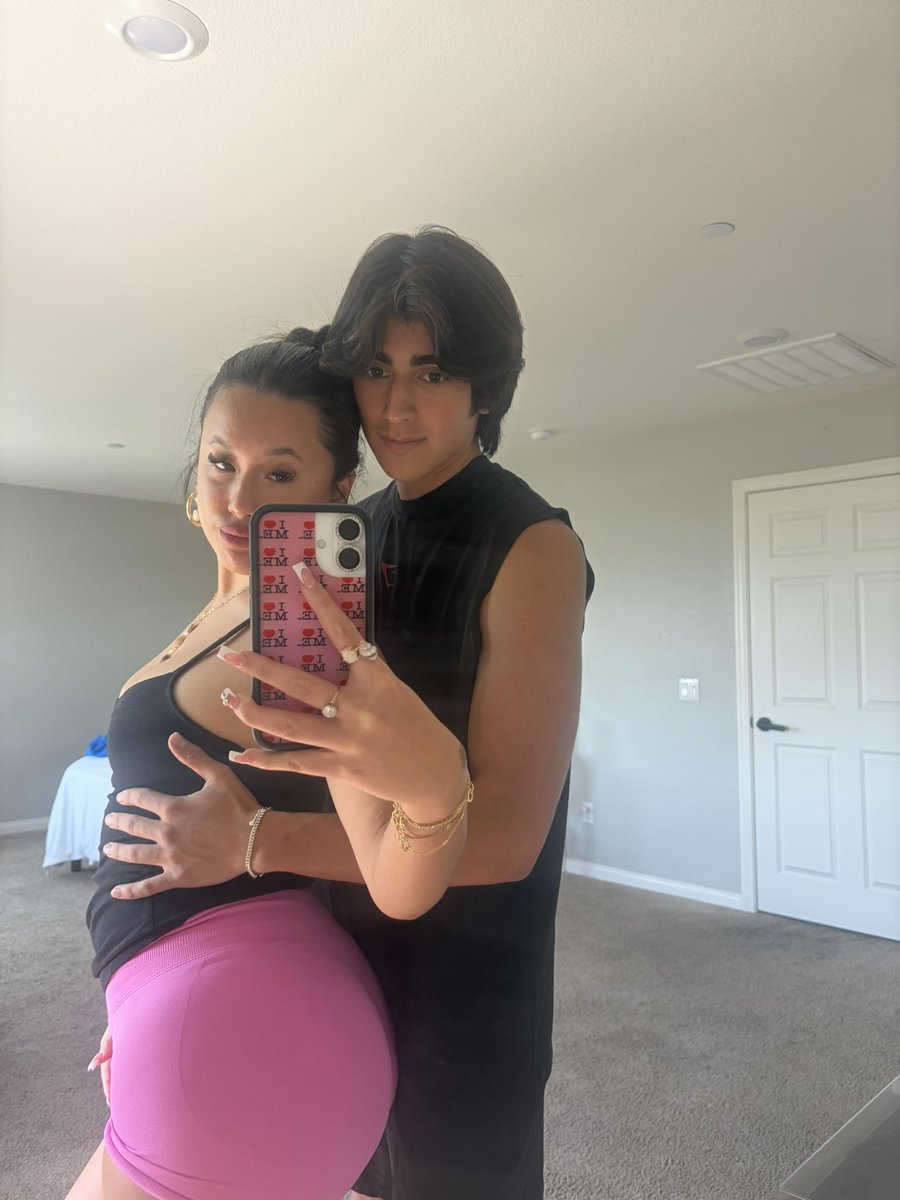 skylar tweet media