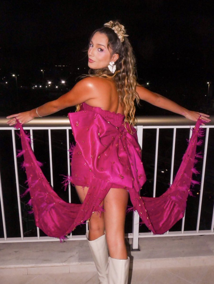 Acervosamirapb's tweet photo. O LOOK DA SAMIRA NA FINAL MEU DEUS CHIC CHIC CHIC https://t.co/Bs9f5AS8ul