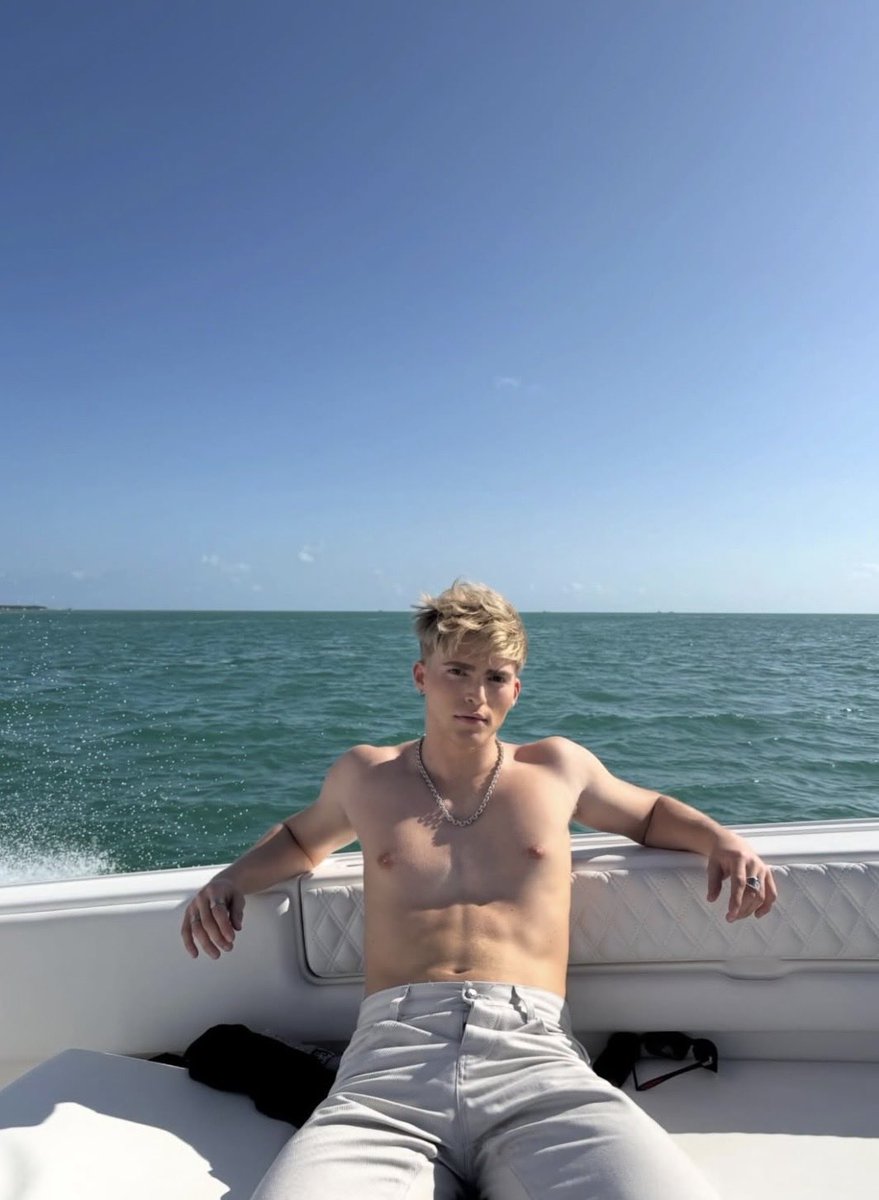 momo ˢᵗᵇᵛ tweet media