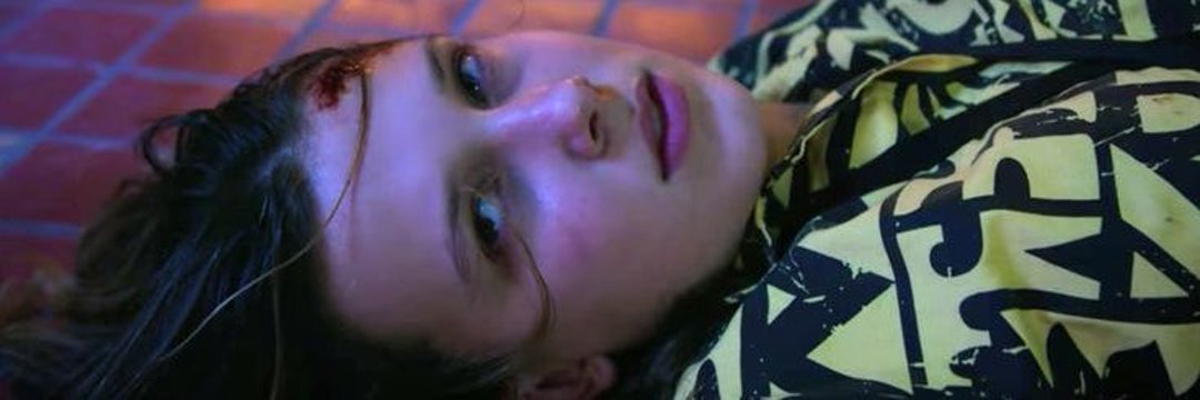 El centered tweet media