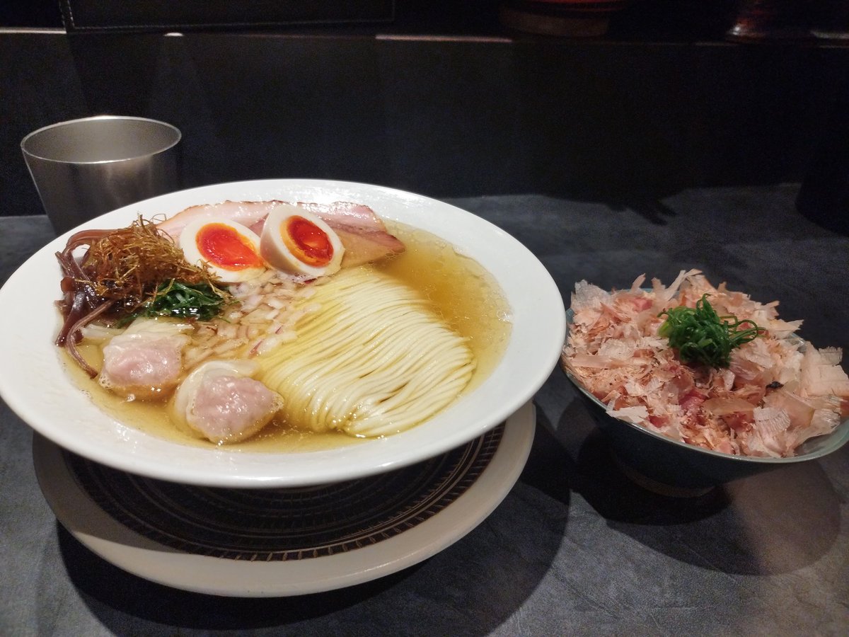 UR3vnsGdiq21663's tweet image. 2026/4/21
Ramen Jazzy Beats
#中目黒（東京）
★4.0  スープも完飲レベル

特上SIOらぁ麺＋炙りチャーシュー丼

店内入ると煮干しと出汁の良い香り😊これは食べる前から美味いやつ🤩
やっぱり美味い😆並ぶ価値有り😆
あっと言う間に、完飲完食👍💯

#RamenJazzyBeats
#中目黒ラーメン
#東京ラーメン