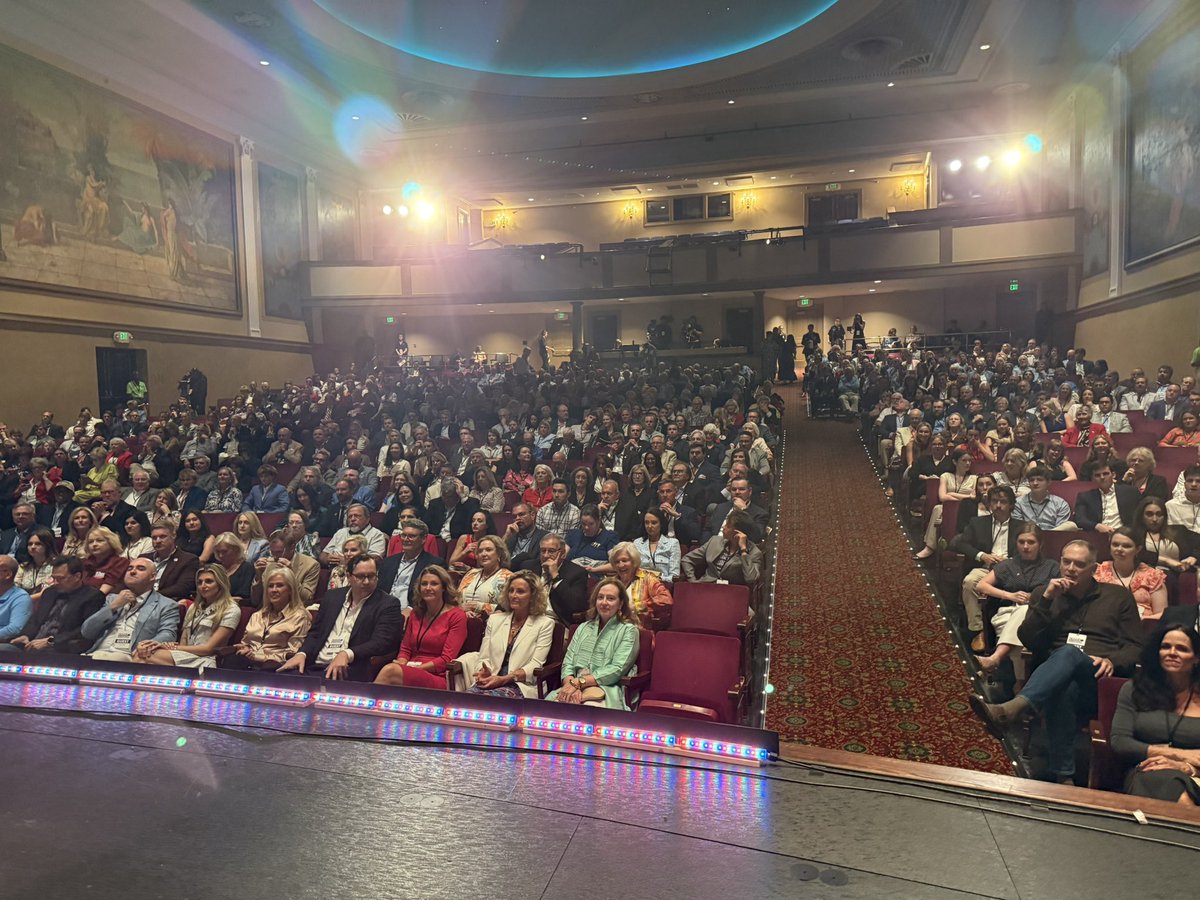 JudiGatson's tweet image. Just minutes away for the #SCGOP debate at the College of Charleston … airing from 7pm - 8pm on @wis10, our #WIS10 digital platforms and our Gray Media partners across the state of #SC.