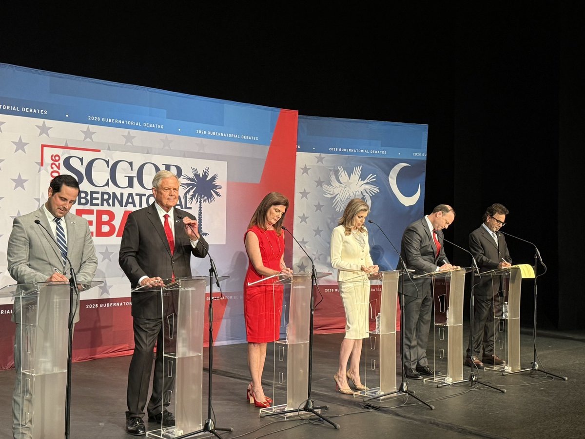 JudiGatson's tweet image. Just minutes away for the #SCGOP debate at the College of Charleston … airing from 7pm - 8pm on @wis10, our #WIS10 digital platforms and our Gray Media partners across the state of #SC.