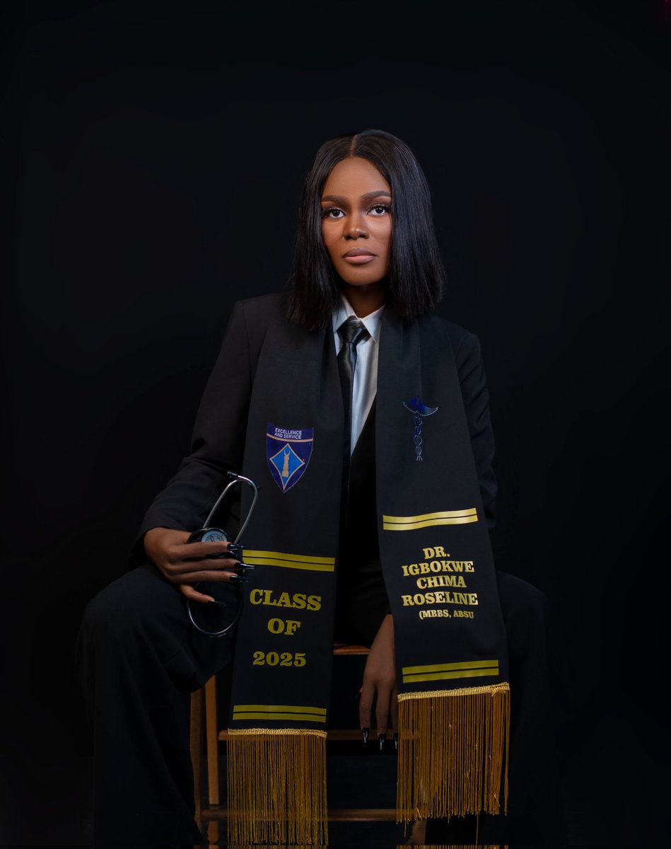IgbokweRose's tweet photo. 🔔 🔔 🔔 
Soooo, this writer girl will now wear a new name from tomorrow onwards.

Reintroducing:
Dr. Igbokwe Chima Roseline 
(MBBS, ABSU)

God definitely outdid himself. Thank you, God! 🥺

#medtwitter #induction #medicaldoctor #mbbs #xdoctors #medicalX #writergirl #becoming https://t.co/JCWTmCdR4u