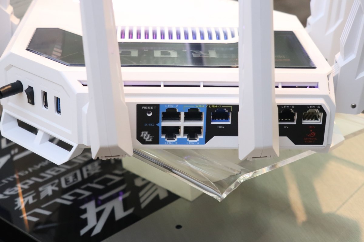 gajetblog's tweet image. ついにルーターまでAI時代
設定が
「Wi-Fi速くしたい」って話すだけでOKになるらしい
正直
・めっちゃ楽になる
・逆に怖い
どっち派？
#WiFi #ルーター #ASUS #AI #ガジェット好き #ネット環境 #テック