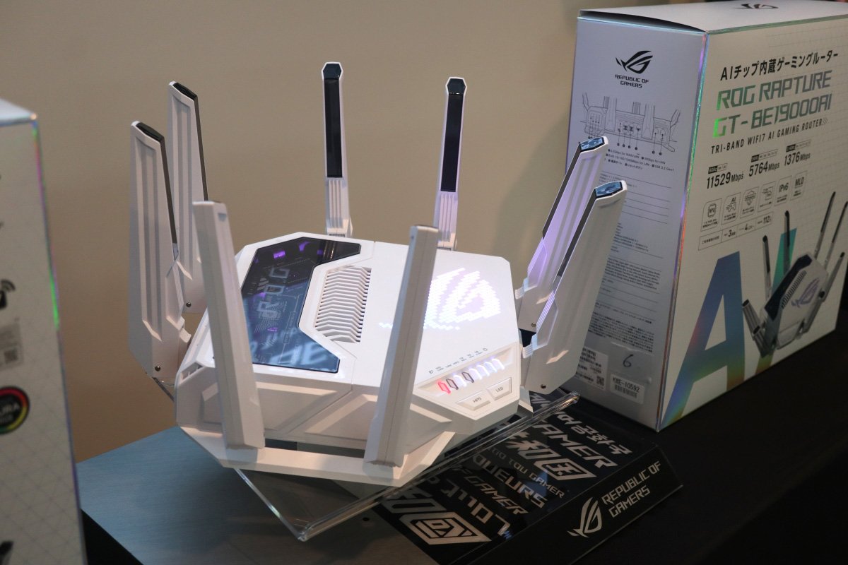 gajetblog's tweet image. ついにルーターまでAI時代
設定が
「Wi-Fi速くしたい」って話すだけでOKになるらしい
正直
・めっちゃ楽になる
・逆に怖い
どっち派？
#WiFi #ルーター #ASUS #AI #ガジェット好き #ネット環境 #テック