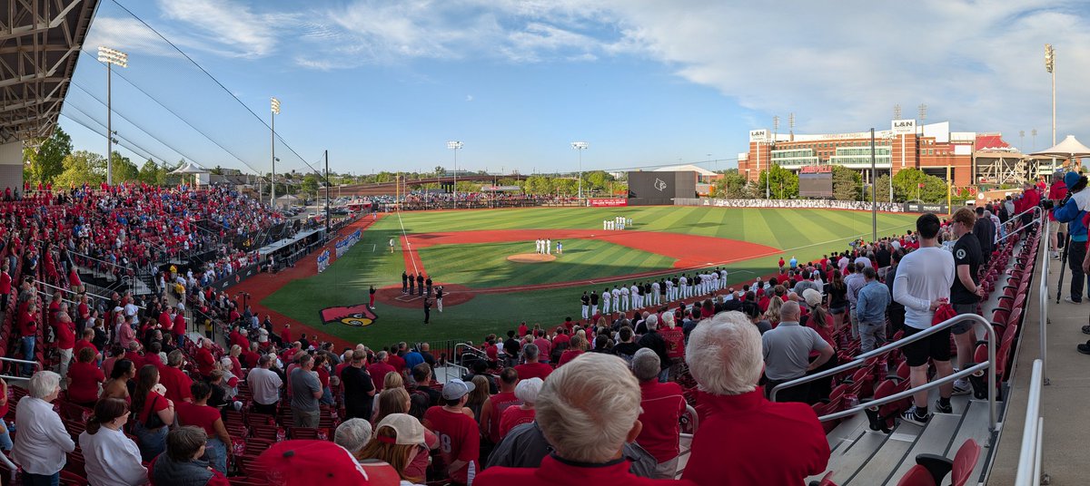 InsideVilleBsb's tweet image. Ready to roll on Rivalry Night!!

#GoCards #L1C4 #ForTheVille #OwnIt