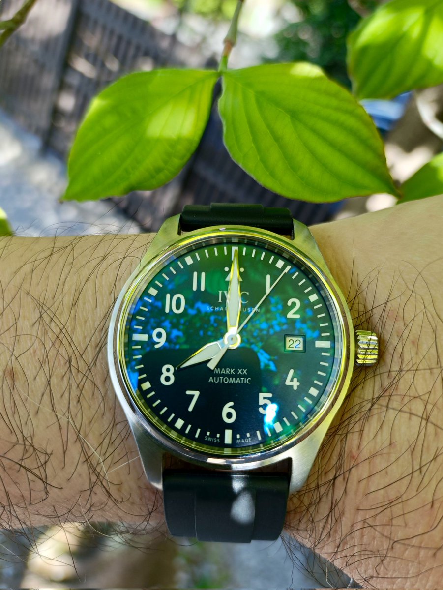 jackleo71539001's tweet photo. おはようございます☀
GWの予定が埋まらない。。。
時計屋巡りでもしようかな。

#IWCはいいぞ https://t.co/4PcN3799io