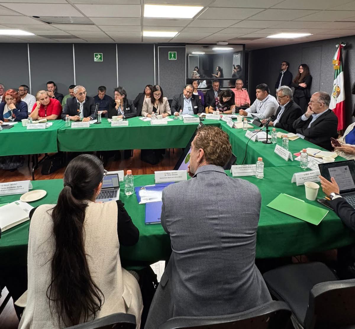 AmpbioAC's tweet photo. Como AMPBIO, representamos a emprendimientos, pequeños productores y empresas que, con investigación e innovación, han desarrollado bioinsumos para el campo mexicano.

Hoy, en reunión con autoridades y organismos nacionales e internacionales, fuimos claros: https://t.co/QKm6C0ejkL