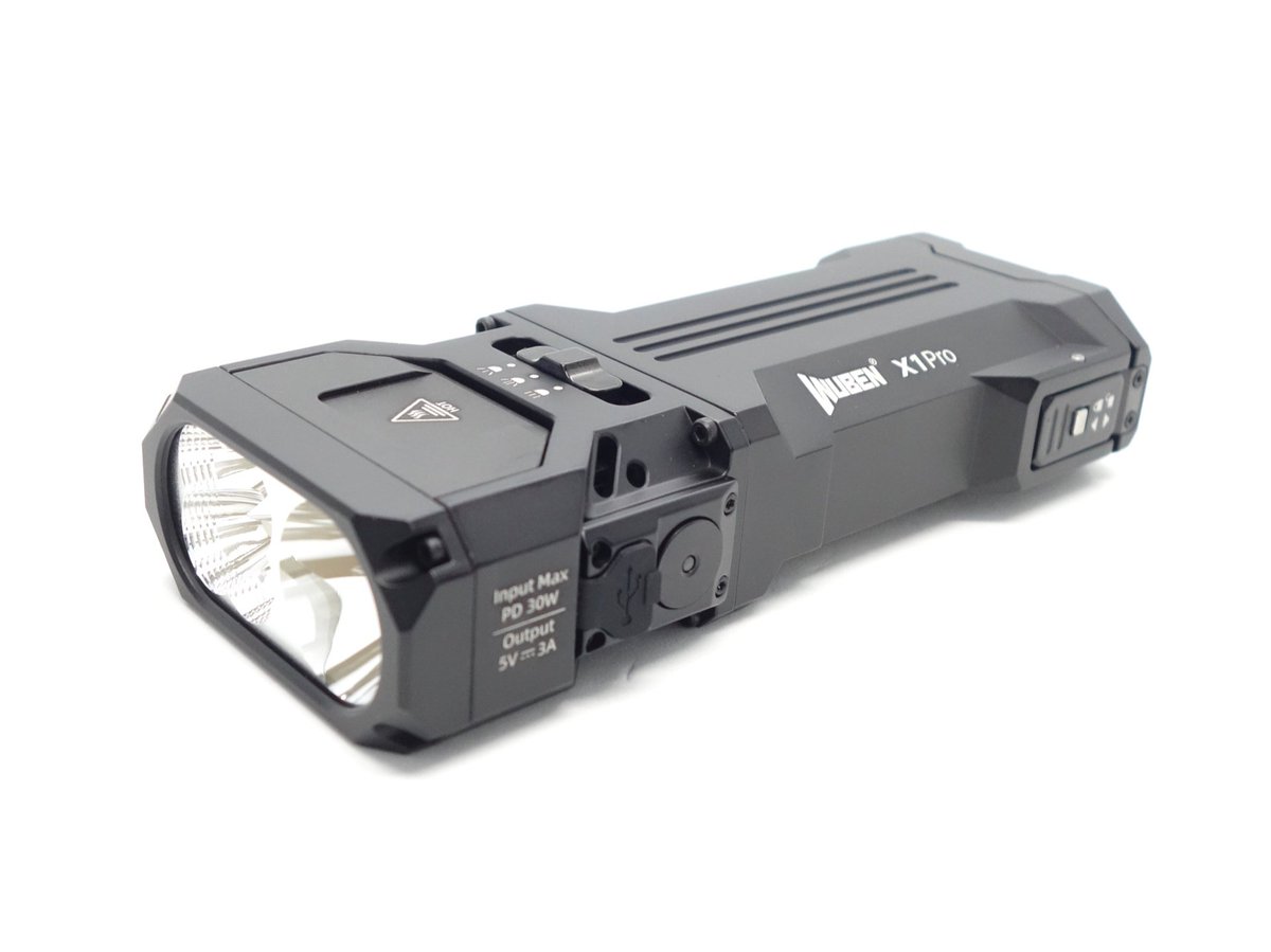 _TimMcMahon's tweet photo. Review is up! The Wuben X1 Pro is a fan-cooled torch powered by two 21700 cells. It has a Floodlight and a Spotlight. The battery compartment has a quick release lock. The USB-C port can be used as a power bank. https://t.co/FfweKfJ7od