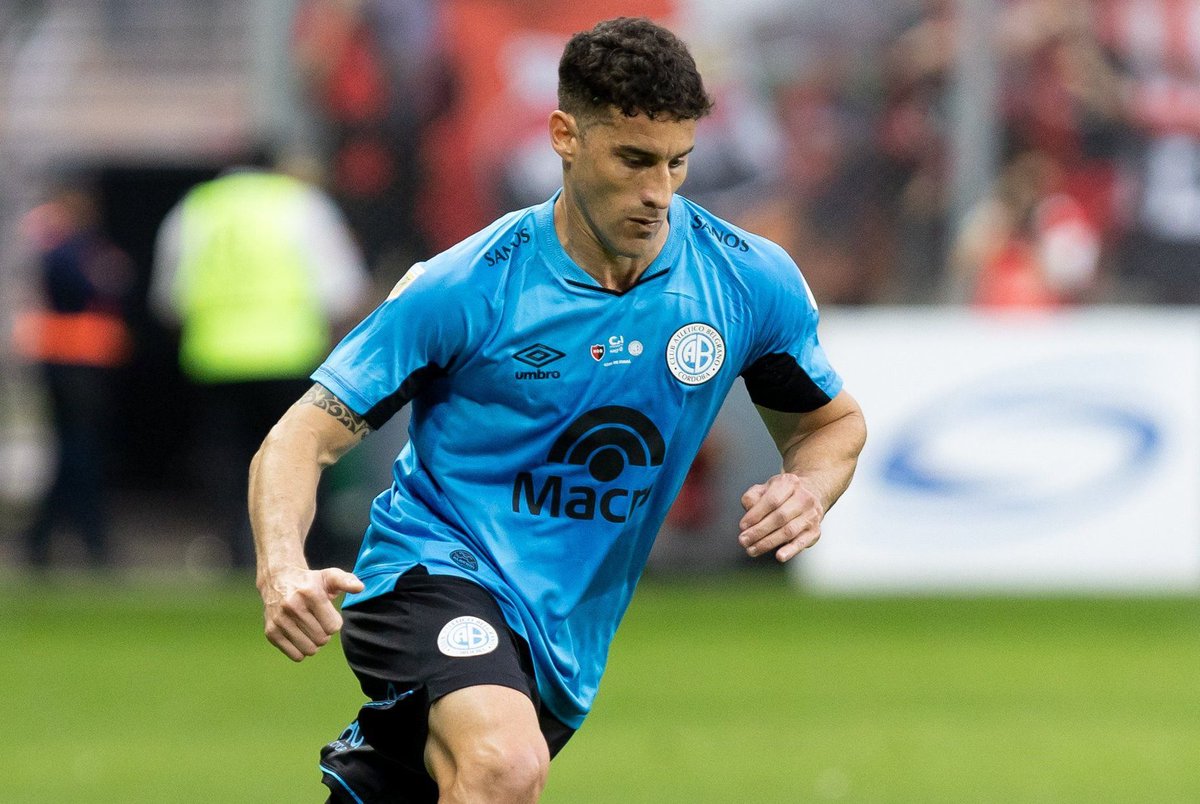 #ExGELP El defensor Leonardo Sandro MORALES (35) recibió la primera tarjeta roja con #Belgrano en 34 PJ por la #F15. El "Yacaré" tiene 4⃣ expulsiones como profesional en 285 PJ (2 directas): la anterior con Gimnasia por Copa Sudamericana (2023) 🟥
