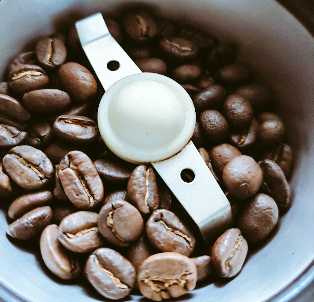 coffee_asagi's tweet image. 昨日のコーヒー投稿忘れ。

新しい豆を開封。
すみだ珈琲(instagram.com/thecoffeehouse…)
のすみだブレンド。

お店では素敵な江戸切子のカップでコーヒーがいただける。

#すみだ珈琲
#コーヒー
#Coffee
#江戸切子